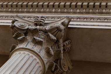 Sütunun alt görünümü