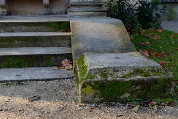 Eski beton merdiven manzarası