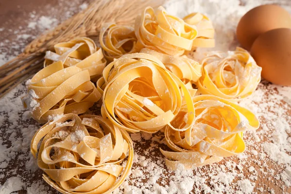 Fettuccine makarna İtalyan yemeği natürmort rustik yakın makro yukarı