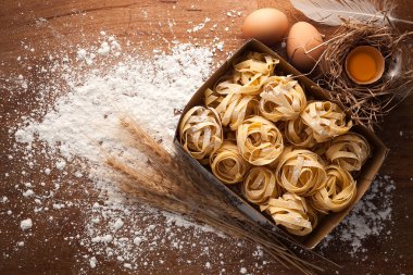 Fettuccine makarna İtalyan yemeği natürmort rustik