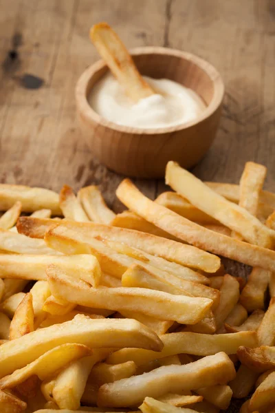 Papas fritas crema agria naturaleza muerta — Foto de Stock