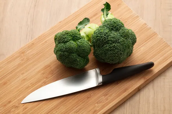 Brokoli pada Wooden Board — Stok Foto