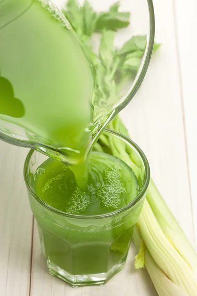 Зеленый овощной сок — стоковое фото