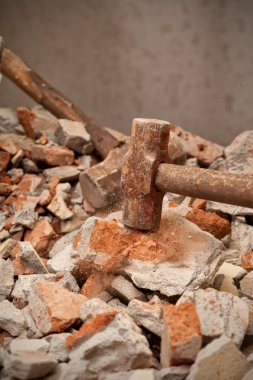 Tuğla isabet çekiç