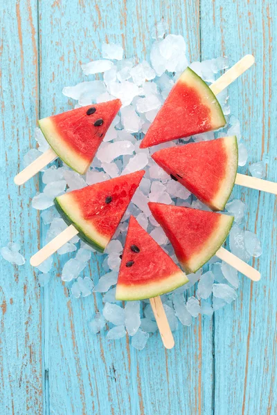 Watermeloen popsicle lekker frisse zomer fruit zoet dessert hout teak — Stockfoto