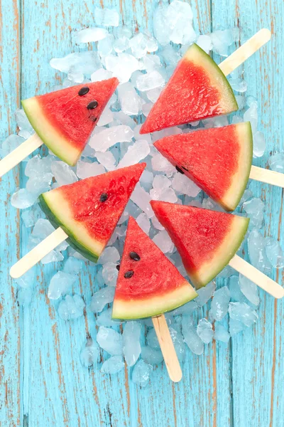 Watermeloen popsicle lekker frisse zomer fruit zoet dessert hout teak — Stockfoto