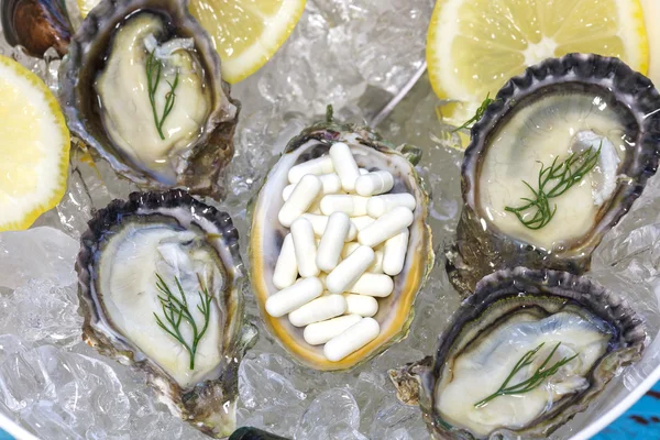 Цинковая капсула с добавлением пищевых устричных морепродуктов — стоковое фото