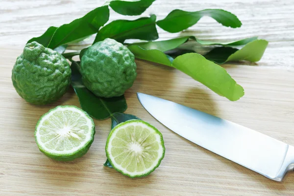 Mauritius papeda bergamot verlaat kruid stilleven — Stockfoto