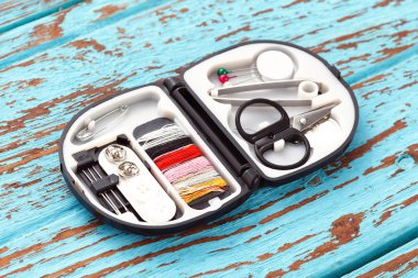 iğne iplik dikiş terzi yüksük düğmeleri makas onarım