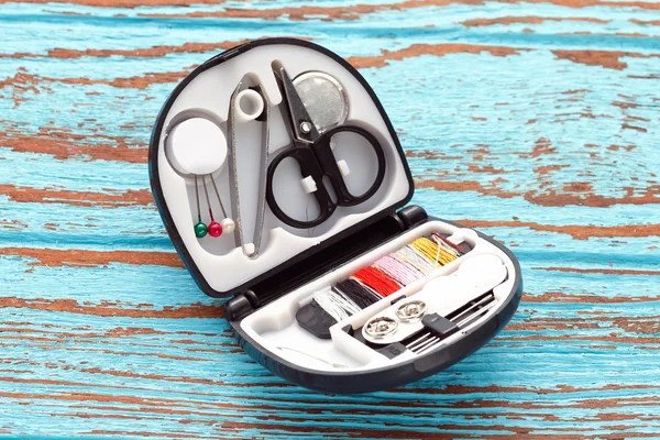 iğne iplik dikiş terzi yüksük düğmeleri makas onarım