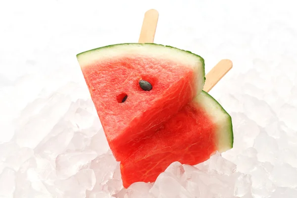 Wassermelone Eis am Stiel lecker frische Sommerfrüchte süßes Dessert — Stockfoto