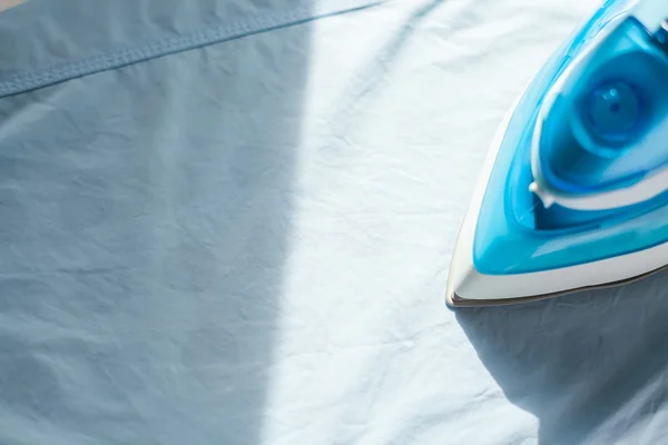 Strijkservice huishoudelijk werk gestreken gevouwen shirts schoon begrip stilleven Stockfoto