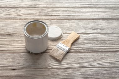 boya fırçası Beyaz ahşap kaplama aracı ahşap teak natürmort arka plan