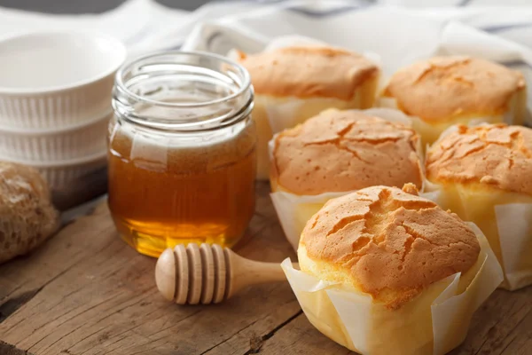 Honig Weichkäsekuchen süßes Gebäck Dessert lecker Stillleben Nahaufnahme — Stockfoto