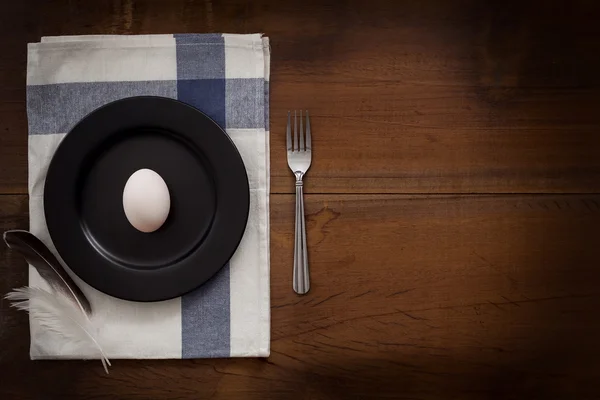 Huevo de pato plana poner naturaleza muerta rústico con comida con estilo — Foto de Stock