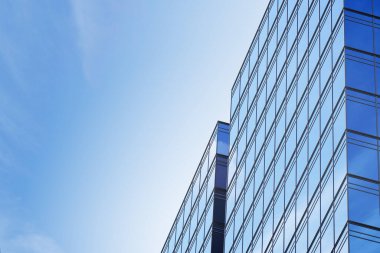 Fütürist mimarinin düşük açılı görüntüsü, kurumsal ofis binasının gökdeleni, 3D görüntüleme.