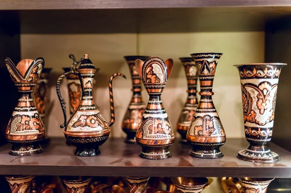 Turkish Traditional  ceramics in the Grand Bazaar in Istanbul, Turkey — Stock fotografie