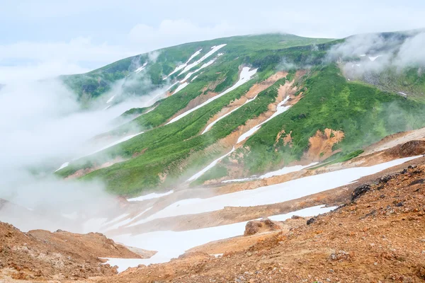 Plyny v slopesof sopka Tolbachik, Kamčatka, Rusko — Stock fotografie