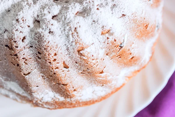 Påsk kaka med florsocker och russin — Stockfoto