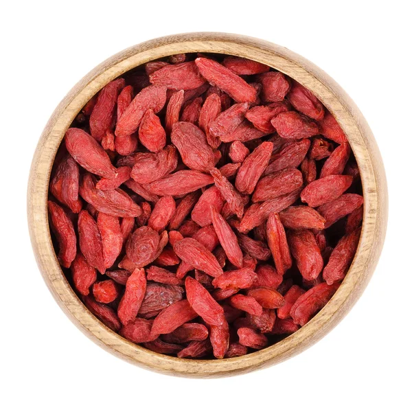 Goji-Beeren in einer Schüssel auf weißem Hintergrund — Stockfoto