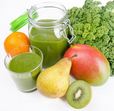 Taze lahana ve meyve ile Yeşil Smoothie