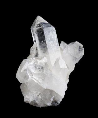 Quartz Crystal küme yüksek boyutu siyah arka plan üzerine