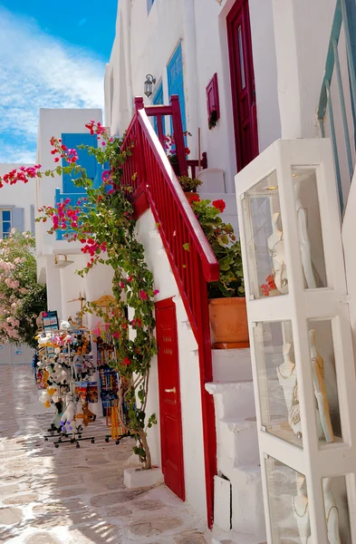 Traditionelle griechische Gasse auf der Insel Mykonos, Griechenland — Stockfoto