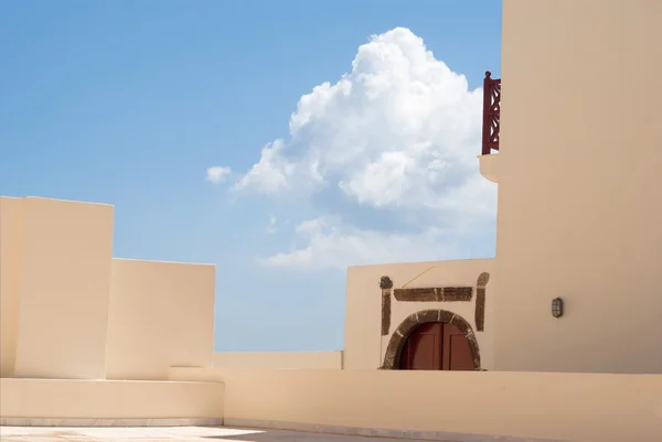 Arquitectura tradicional del pueblo de Oia en la isla de Santorini, Gre — Foto de Stock