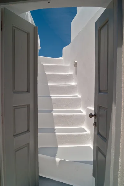 Puerta griega tradicional en la isla de Santorini, Grecia —  Fotos de Stock