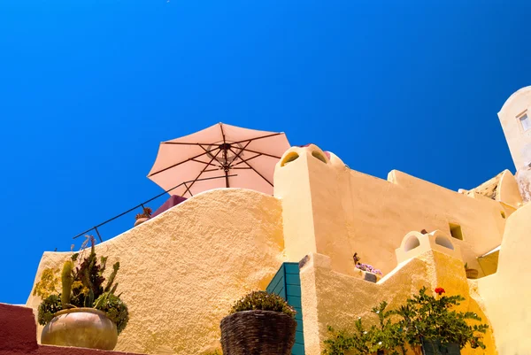 Arquitetura tradicional da vila de Oia na ilha de Santorini, Gre — Fotografia de Stock