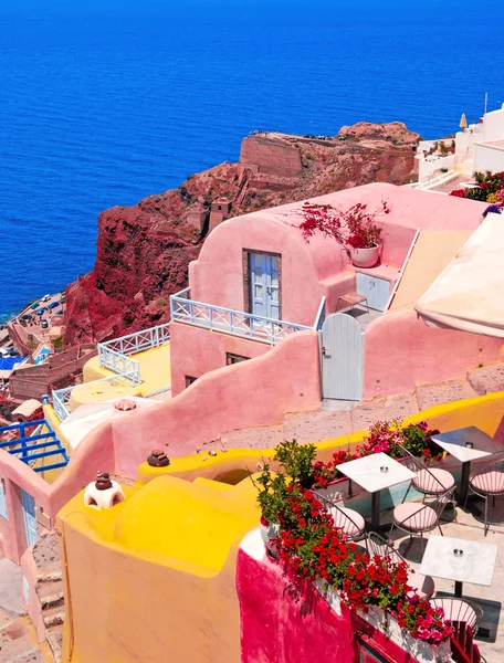 Arquitectura tradicional del pueblo de Oia en la isla de Santorini, Gre —  Fotos de Stock