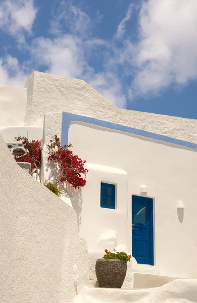 Arquitectura tradicional del pueblo de Oia en la isla de Santorini, Gre Fotos de stock libres de derechos