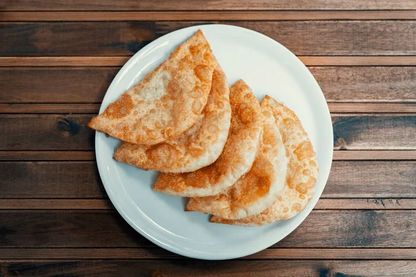 Chebureki Nebo Ciborek Tradiční Pečivo Turecké Kuchyně Ciborek Borek Tvaru — Stock fotografie