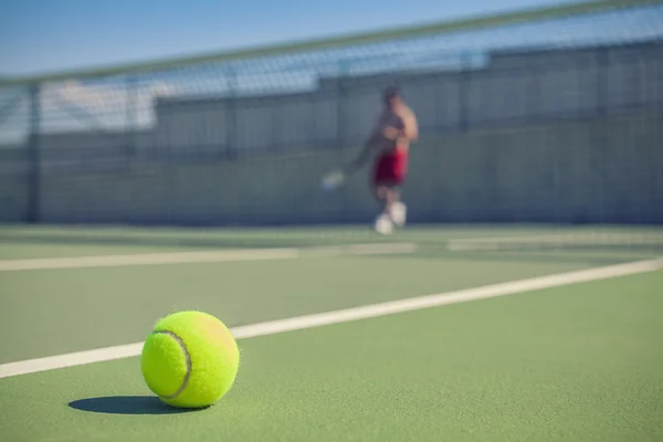 Tennis ball on court with copy space — Stock Photo, Image