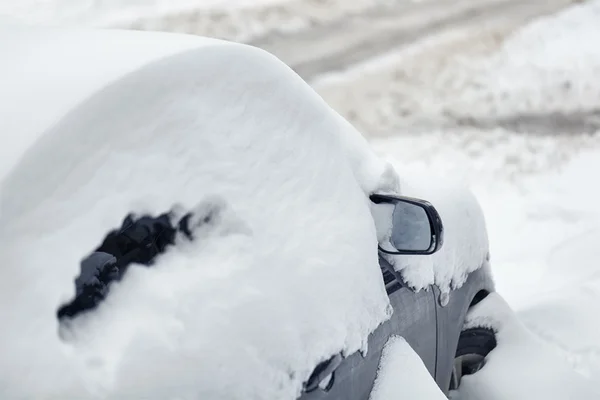 Car under snow after snowfall — Stock Photo, Image