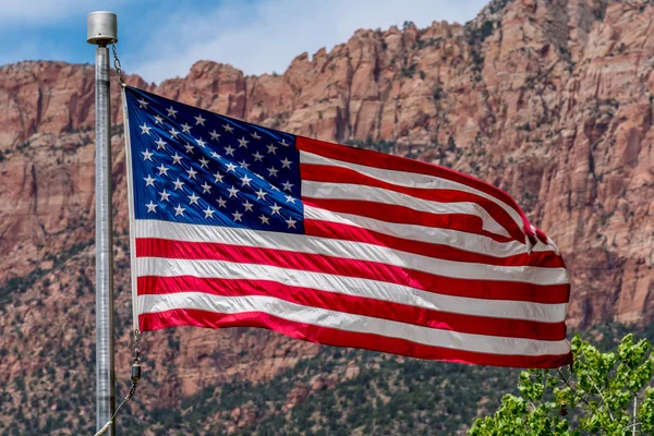 Amerikanska flaggan i nationalpark, Usa. — Stockfoto