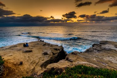 Gün Batımında Kaliforniya'da Pasifik Okyanusu Kıyı Şeridi