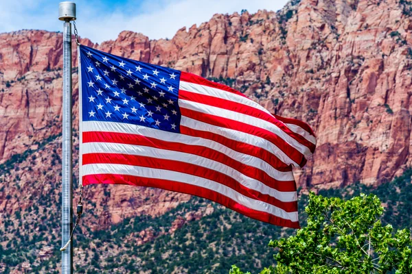 Amerikanska flaggan i nationalpark, Usa. — Stockfoto