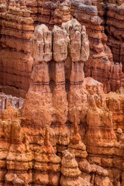 Πολύχρωμα πετρώματα hoodos στο εθνικό πάρκο Μπράις Κάνυον — Φωτογραφία Αρχείου