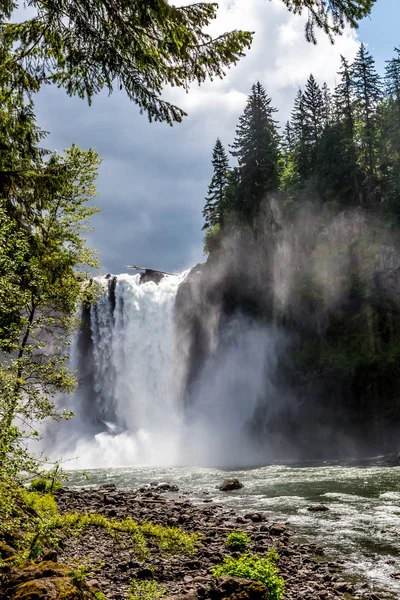 Det vackra vattenfallet Snoqualmie — Stockfoto
