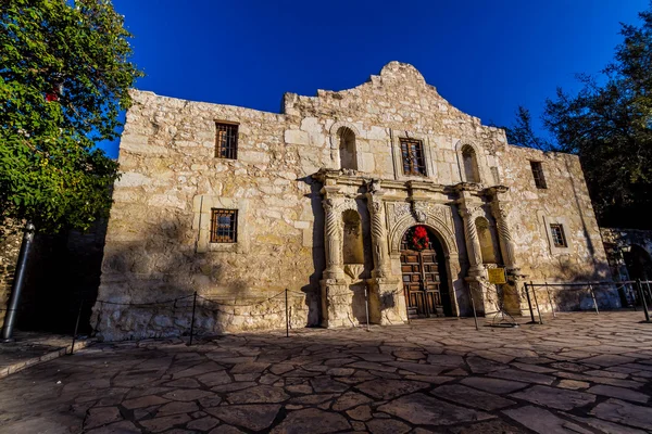 Цікава перспектива історичного Аламо, San Antonio, штат Техас. — стокове фото