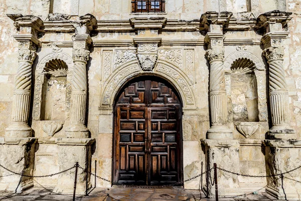 Главный вход в исторический Аламо, Сан-Антонио, Техас . — стоковое фото