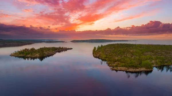 Ladoga lake. Landscape of Karelia. Nature of Russia. Skers of Ladoga Lake. Sunrise in Karelia. Lake in Russian Federation. Small islands in middle of the bay top view.Travel to regions of Russia — Stock Image Ladoga Lake Landscape Karelia Nature Russia Skers Ladoga Lake Sunrise Stock Picture