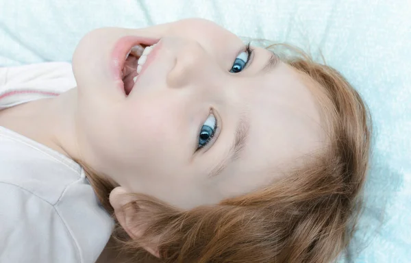 Cheerful Child Smile His Face Lies Pillow Bed — Stock Photo, Image