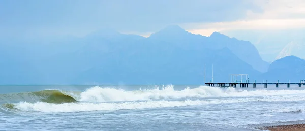 Olas Blancas Del Mediterráneo Orilla — Foto de Stock