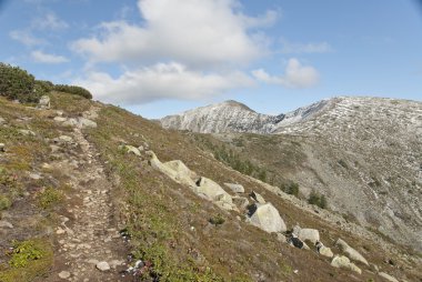 Hiking trail Chersky tepeye, Sibirya, Rusya Federasyonu.