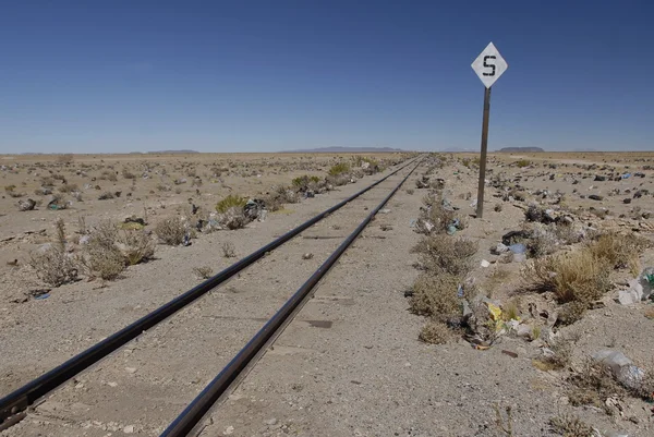Заброшенная железная дорога в Альтиплано, Боливия . — стоковое фото