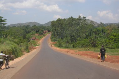Yol Kampala - Fort Portal Uganda asfalt.