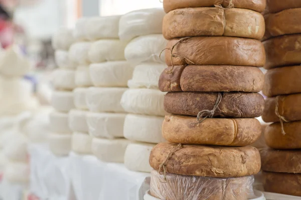 Smoked cheese at the market in Tbilisi, Georgia. — Stock Photo, Image