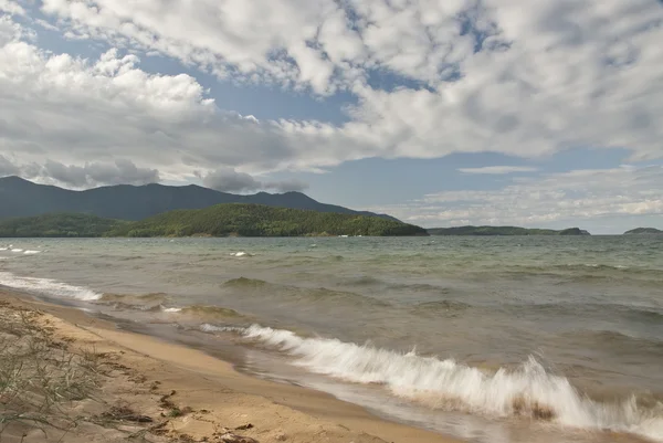 Baikalsee bei windigem Wetter, Russland. — Stockfoto